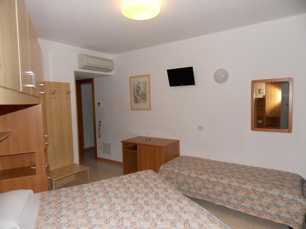 Hotel Colorado Лидо-ди-Езоло Номер фото