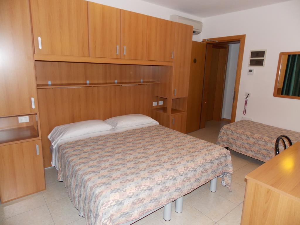 Hotel Colorado Лидо-ди-Езоло Номер фото