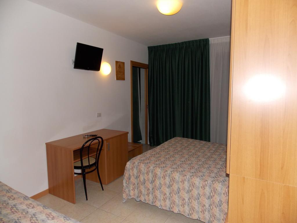 Hotel Colorado Лидо-ди-Езоло Экстерьер фото