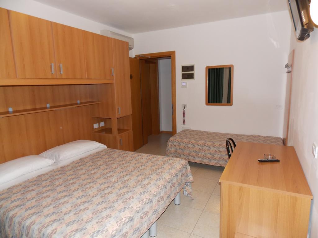 Hotel Colorado Лидо-ди-Езоло Номер фото