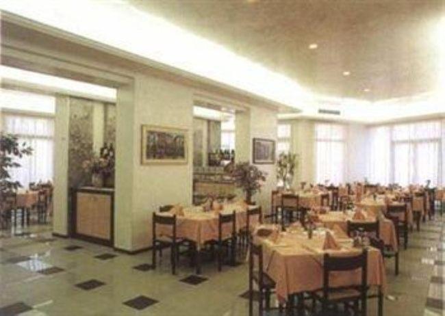 Hotel Colorado Лидо-ди-Езоло Экстерьер фото