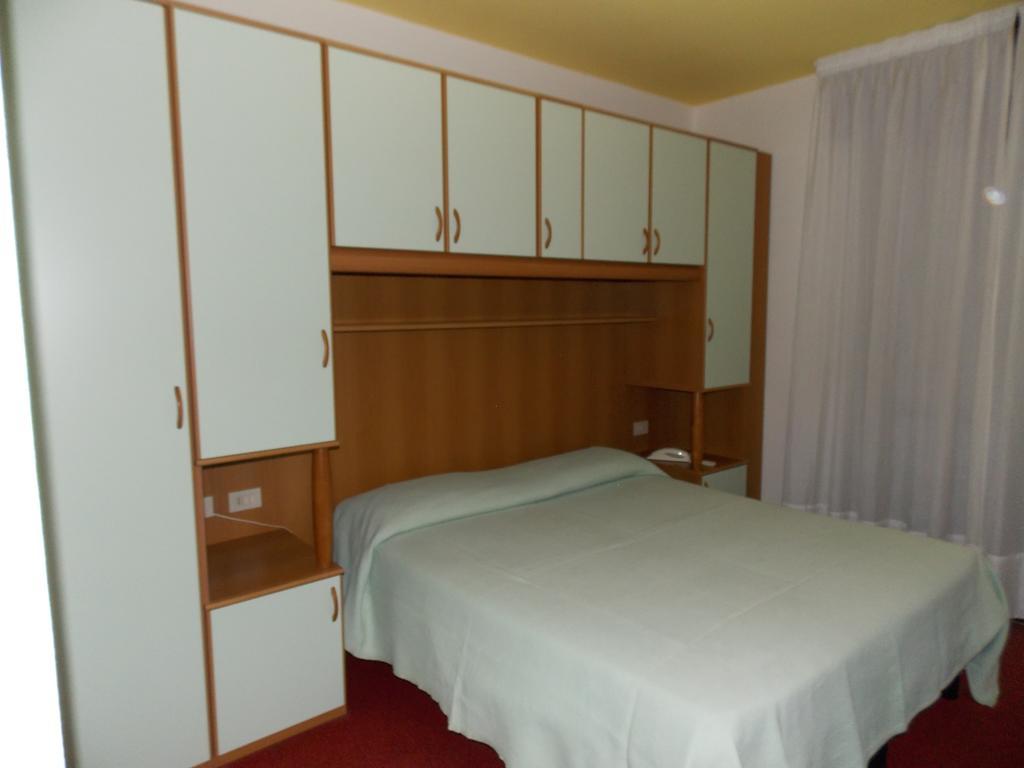 Hotel Colorado Лидо-ди-Езоло Экстерьер фото